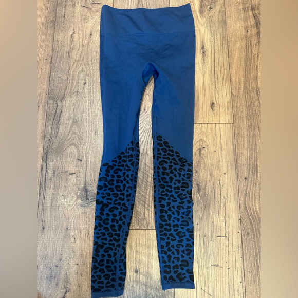 Fabletic Leggings in Blue with Leopard Pattern - Picture 1 of 4